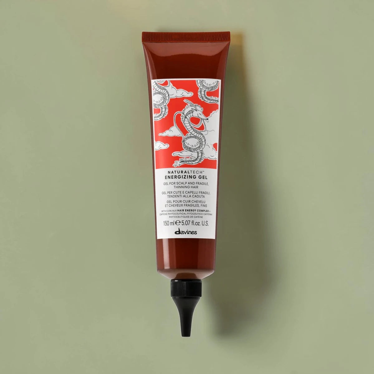 Tube de gel pour cheveux roux avec une étiquette sur un fond vert