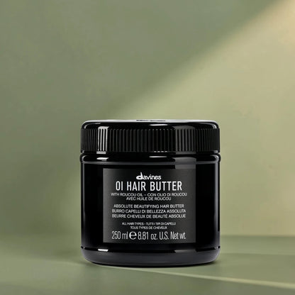 Pot noir de davines OI Hair Butter sur fond vert