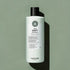 Maria Nila True Soft Shampoo bouteille sur un fond vert