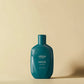 Flacon bleu d’après-shampoing Urban Alchemy sur fond beige