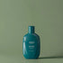 Bouteille bleue d’après-shampoing urbain sur fond vert